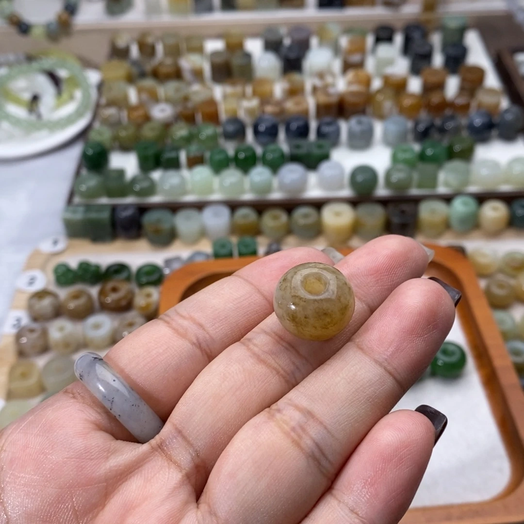 晴***和田玉未镶嵌颈饰买断不退换