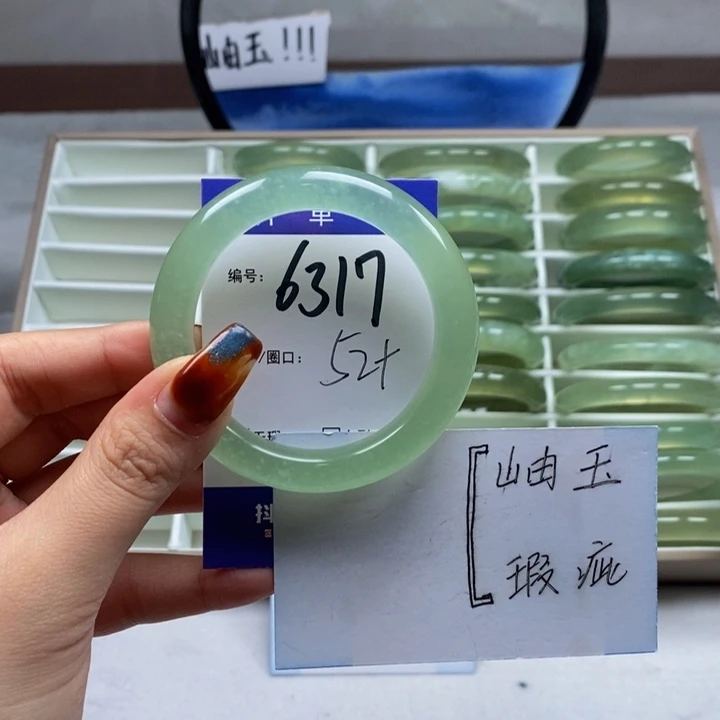 蛇纹石玉手镯未镶嵌