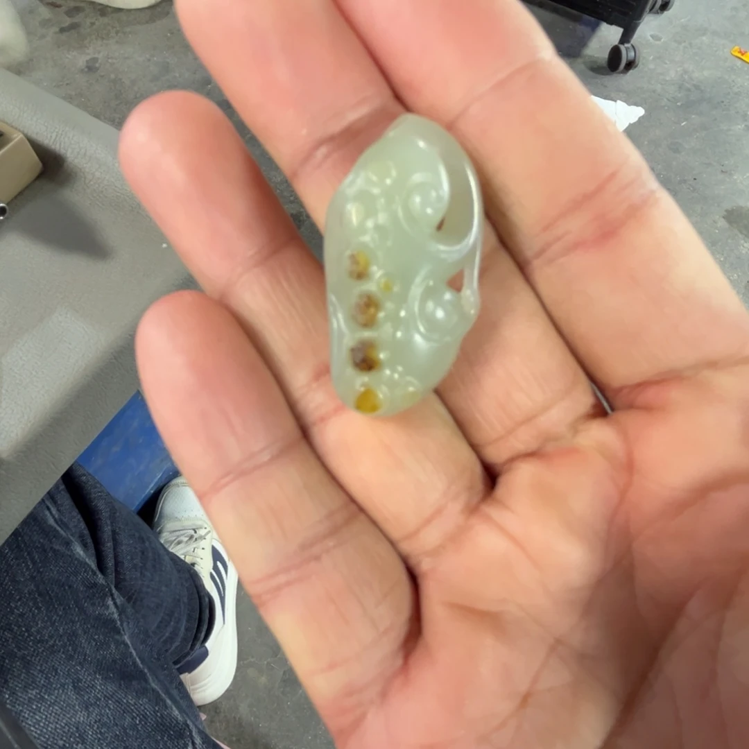 颈饰未镶嵌和田玉（子料）