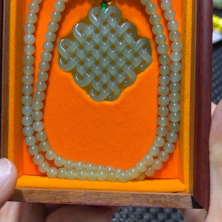 富***开和田玉未镶嵌颈饰