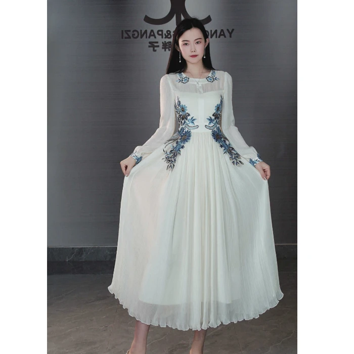 105124重工刺绣收腰显瘦连衣裙夏季轻奢高级感气质大摆长裙