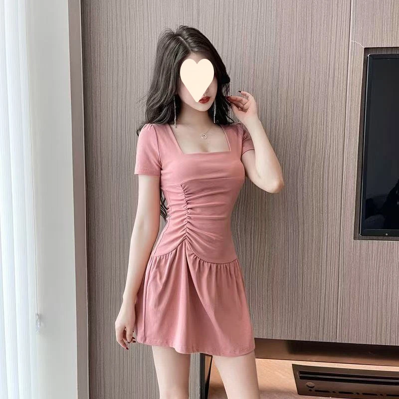 法式气质赫本风小黑裙小众设计收腰显瘦方领纯欲甜辣连衣裙女夏