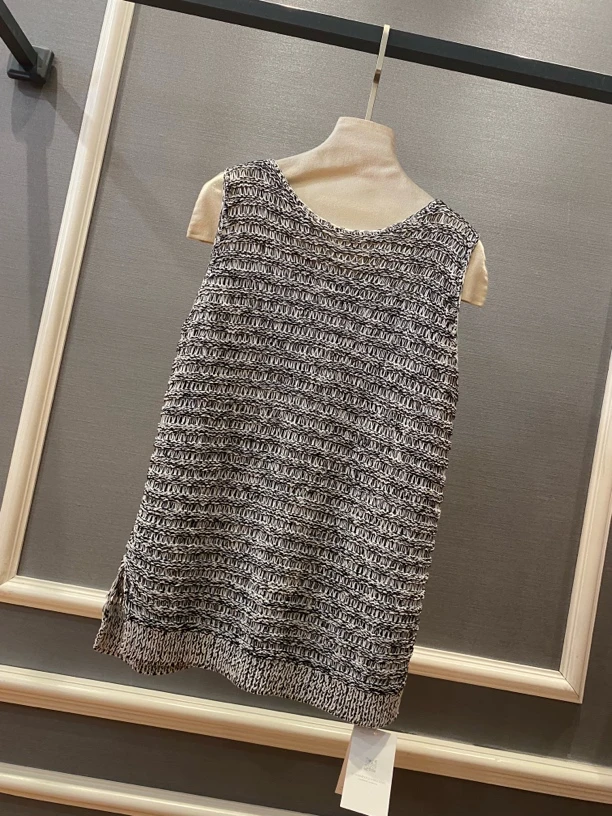 欧都梦·百搭设计感镂空花线拼色无袖针织背心 618024