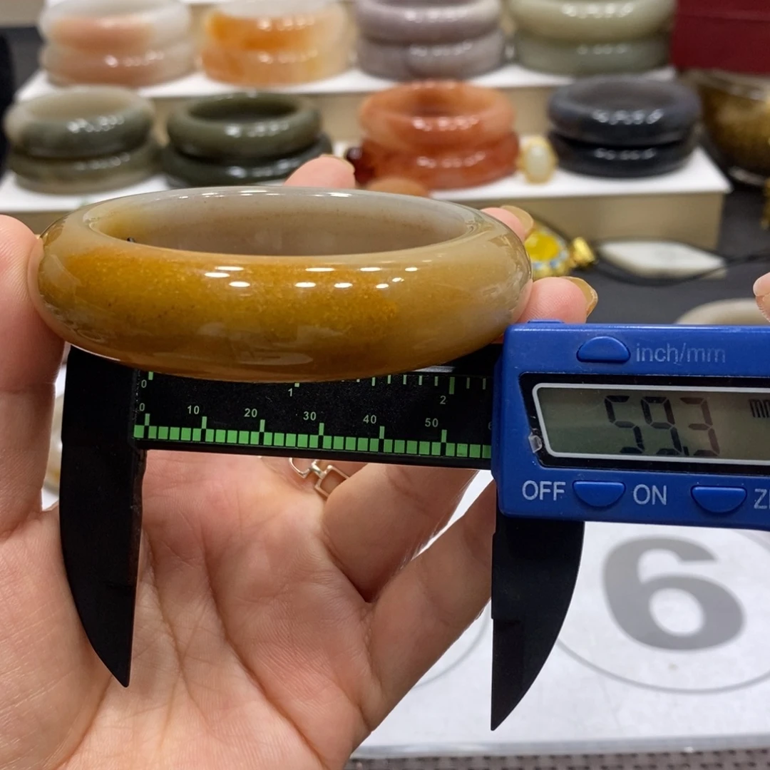 未镶嵌手镯石英岩玉