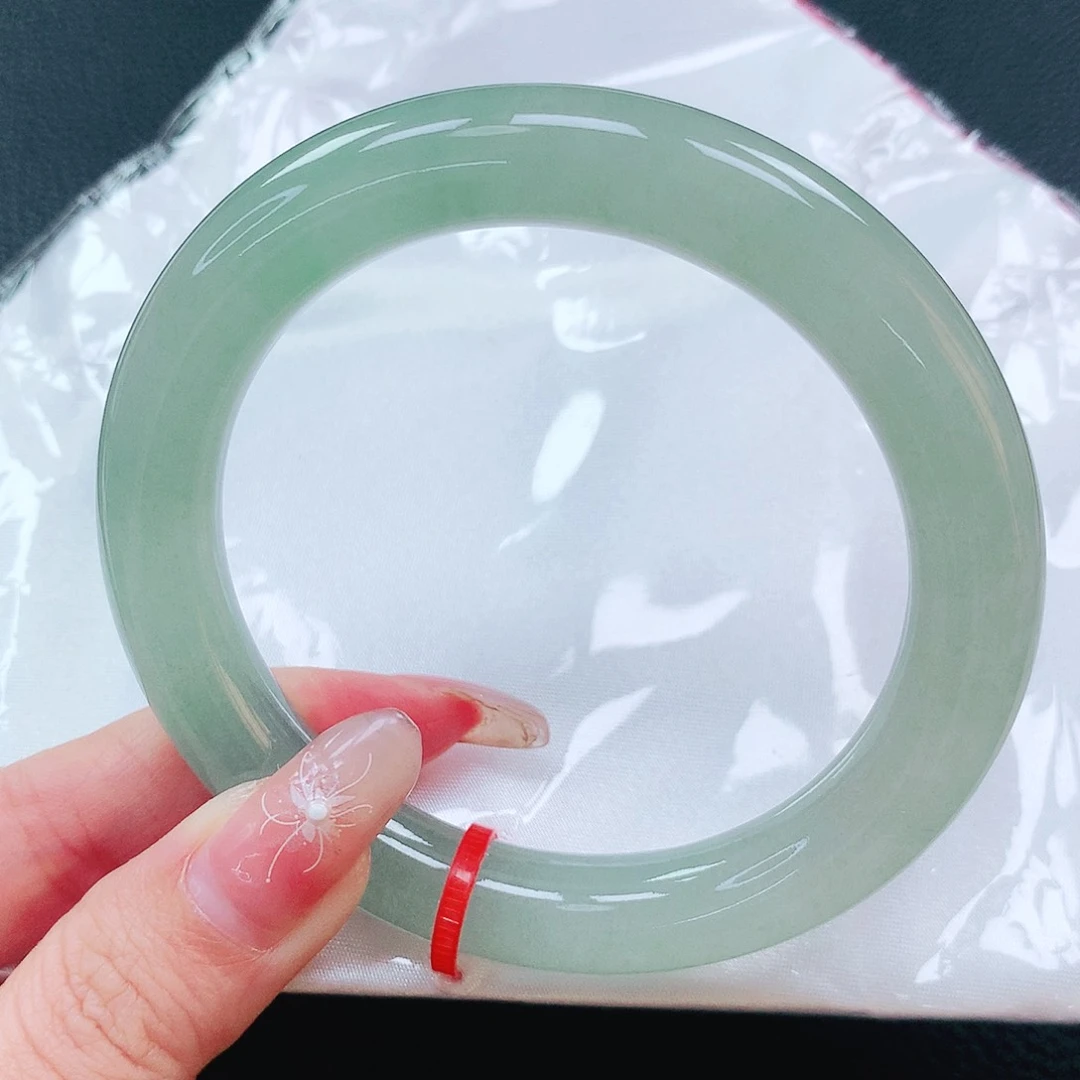 翡翠手镯未镶嵌59圈