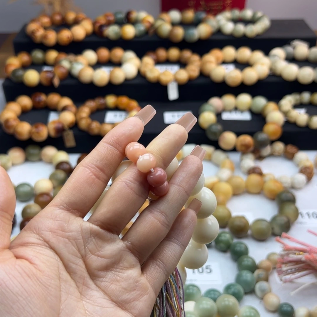 白玉菩提吊坠?**?跑环