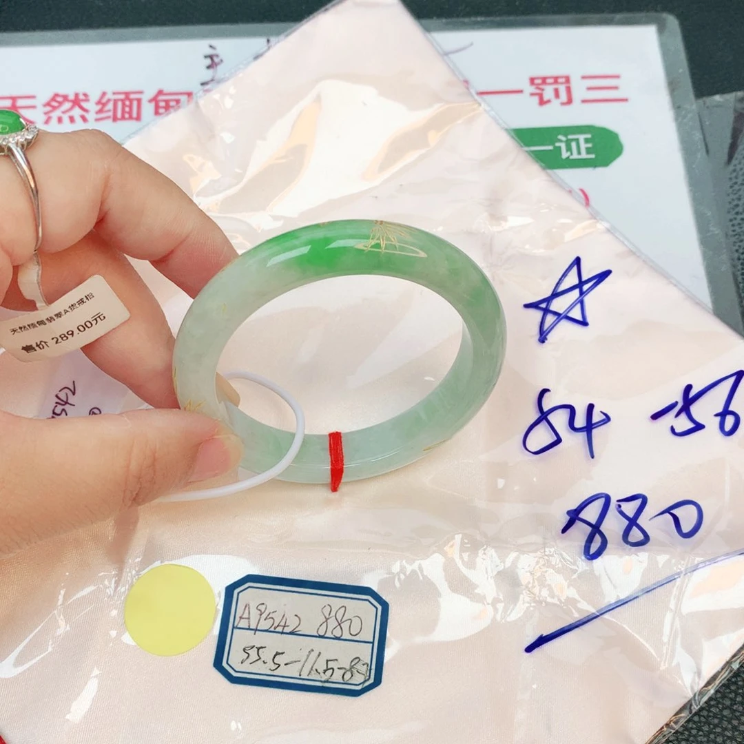 翡翠手镯未镶嵌缅甸翡翠