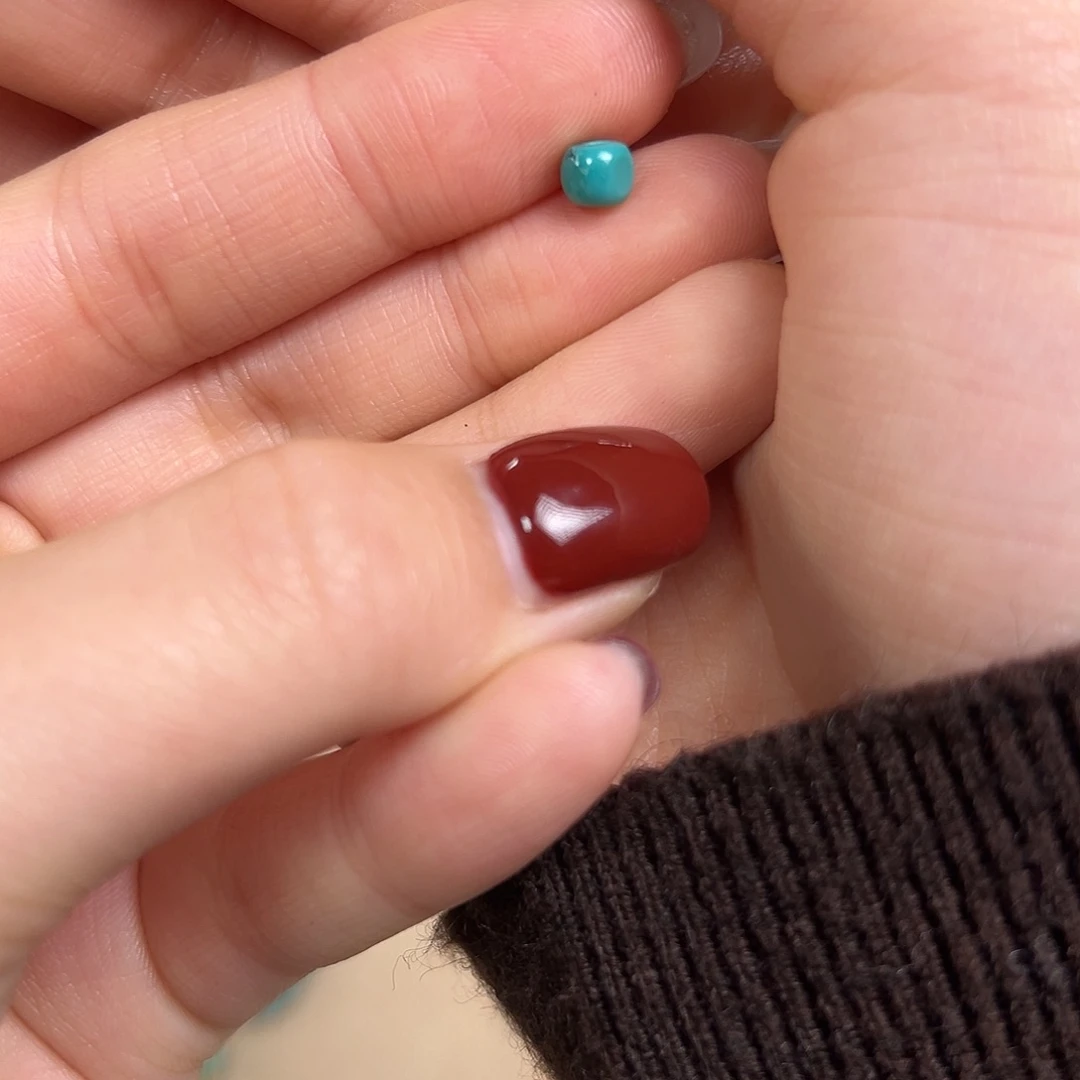 绿松石未镶嵌颈饰