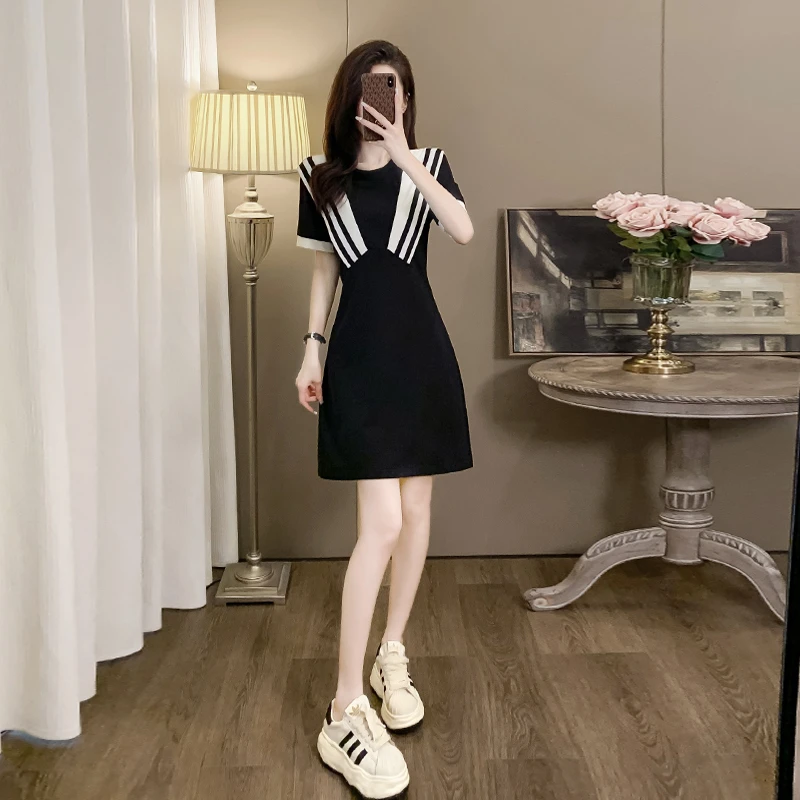 赫本风高级感连衣裙女夏天显瘦气质小黑裙时尚休闲撞色小个子裙子