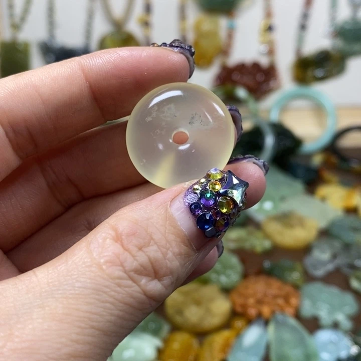 蛇纹石玉吊坠未镶嵌