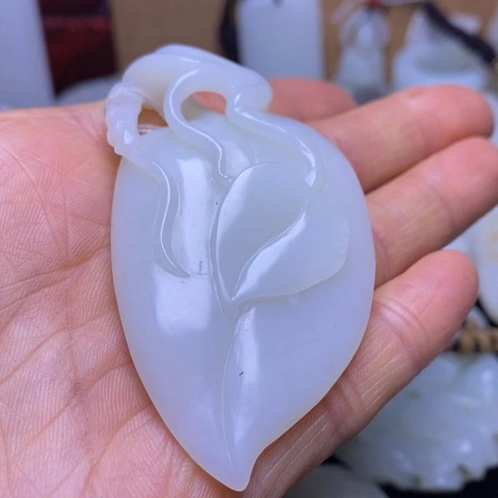 和田玉未镶嵌把件