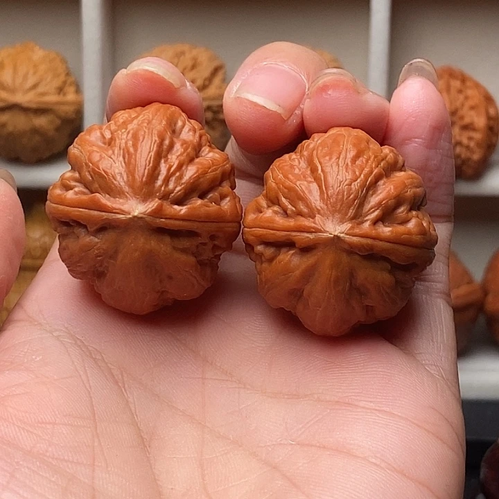 文玩核桃吊坠虎头王