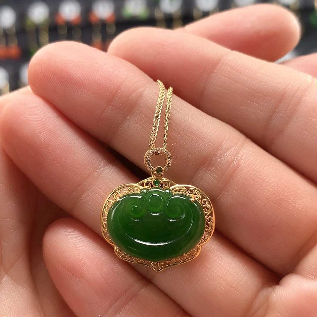 和田玉颈饰18K金镶嵌