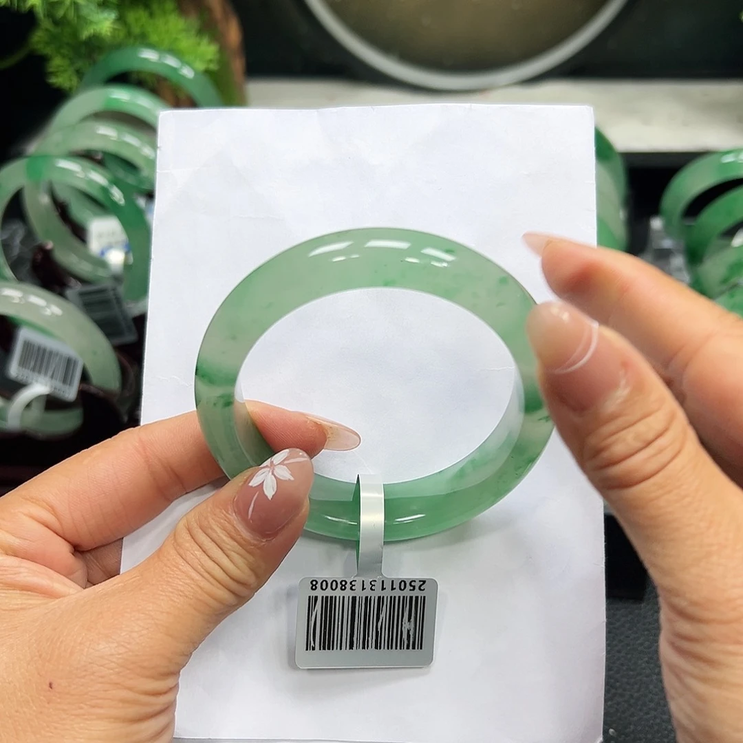 石英质玉手镯未镶嵌٩****?淼淼