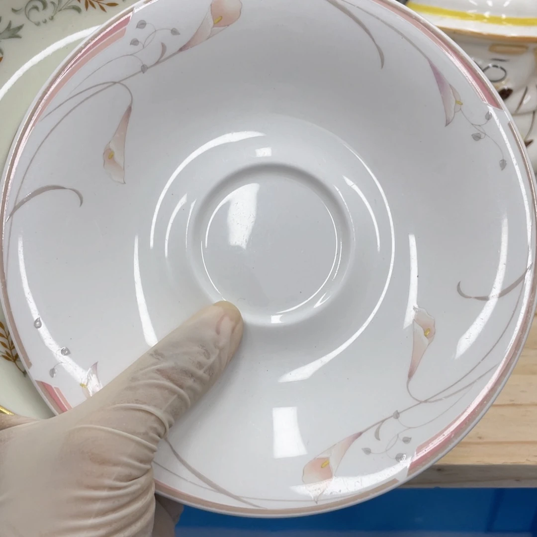 鹿屋家的美丽瓷器小**蜂