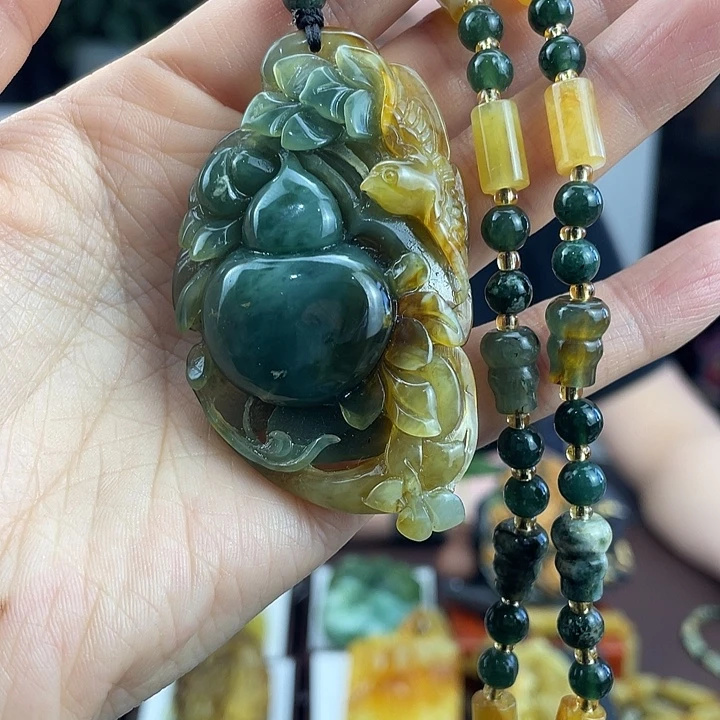 蛇纹石玉未镶嵌颈饰