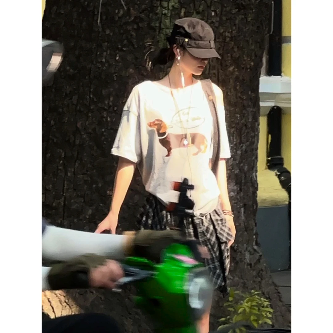 短袖t恤女2025新款夏通勤百搭腊肠狗印花休闲斜肩上衣