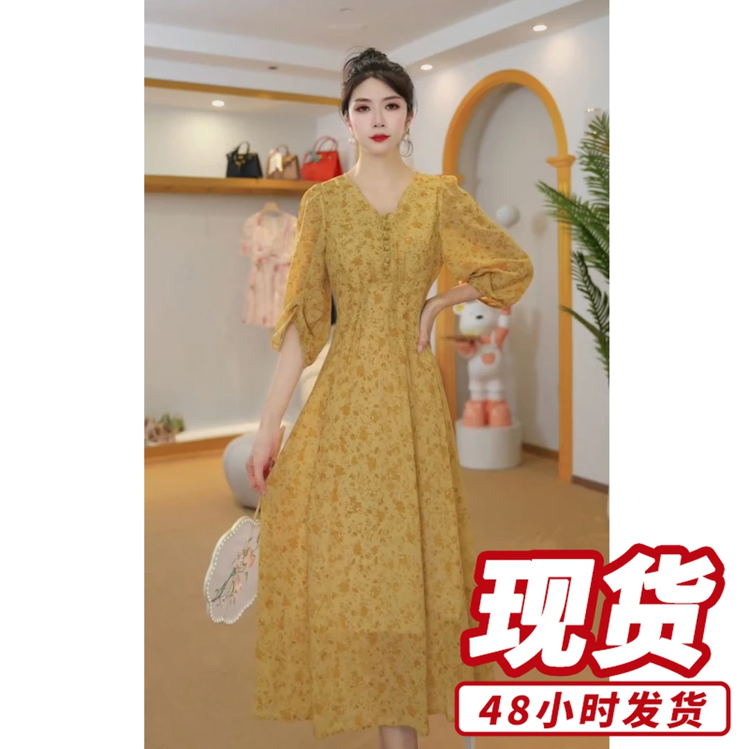 2025夏季新款时尚高级感显瘦显白连衣裙设计感A5241