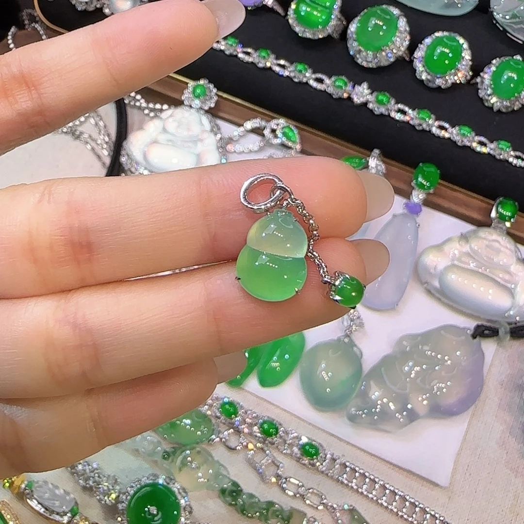 翡翠18K金镶嵌戒指