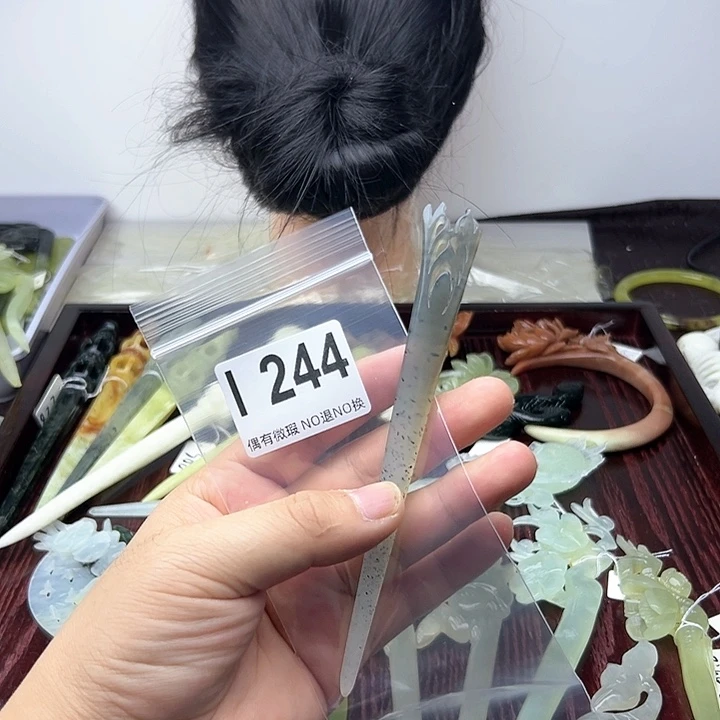 蛇纹石玉发饰合金玉**田