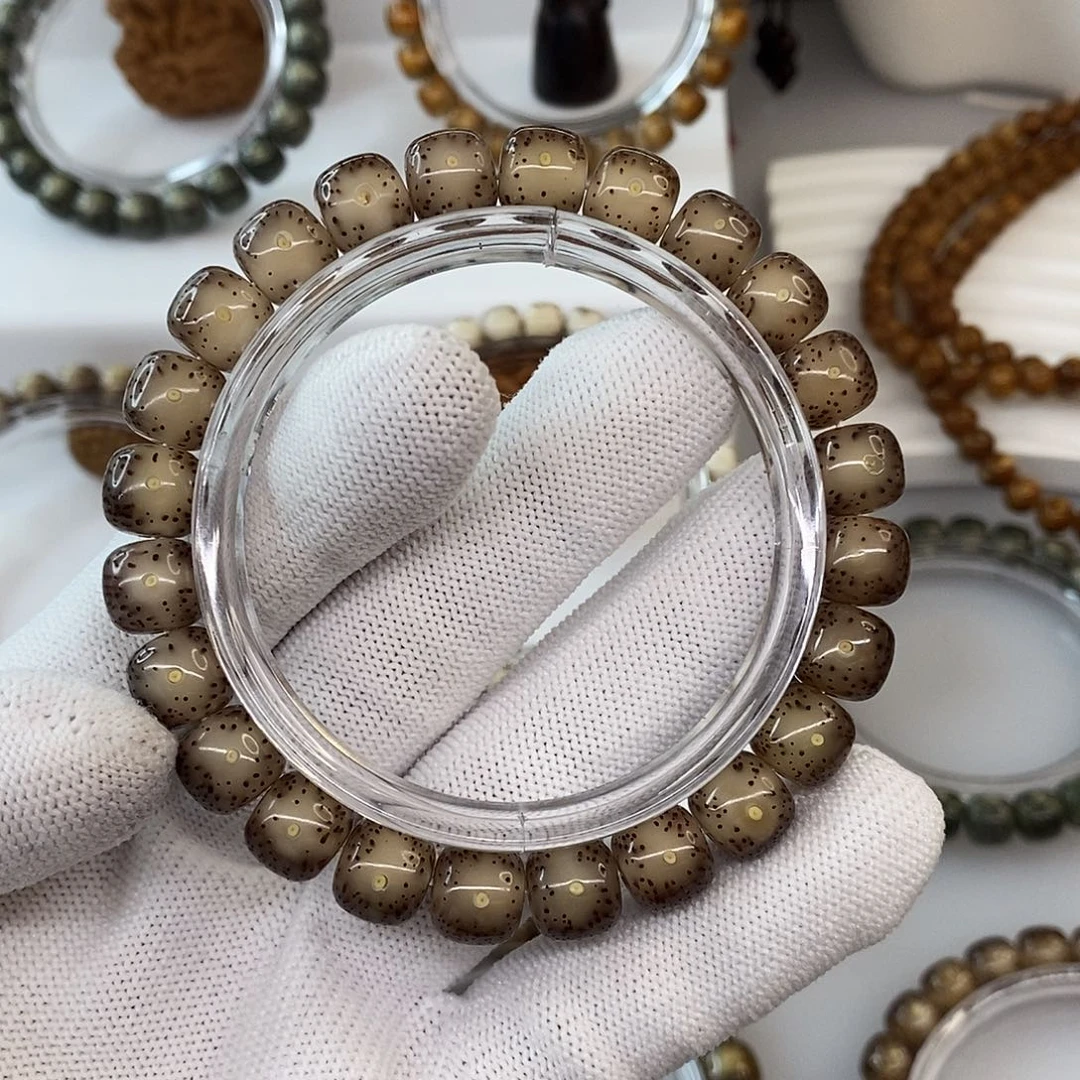 凌***猫星月菩提吊坠9.5粉冰大眼