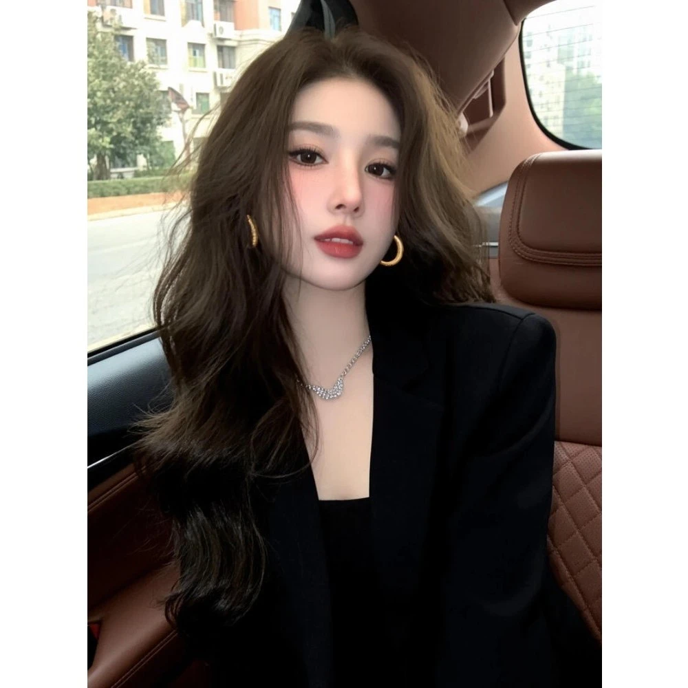 今年流行黑色西装外套女2025秋季冷淡系独特别致气质高端职业上衣