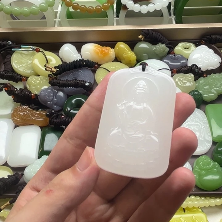 新疆老料精品观音吊坠