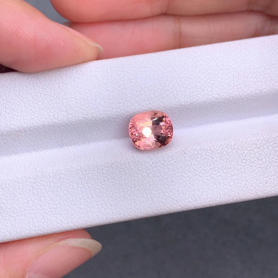 d***o未镶嵌裸石碧玺2.79克拉粉橙色