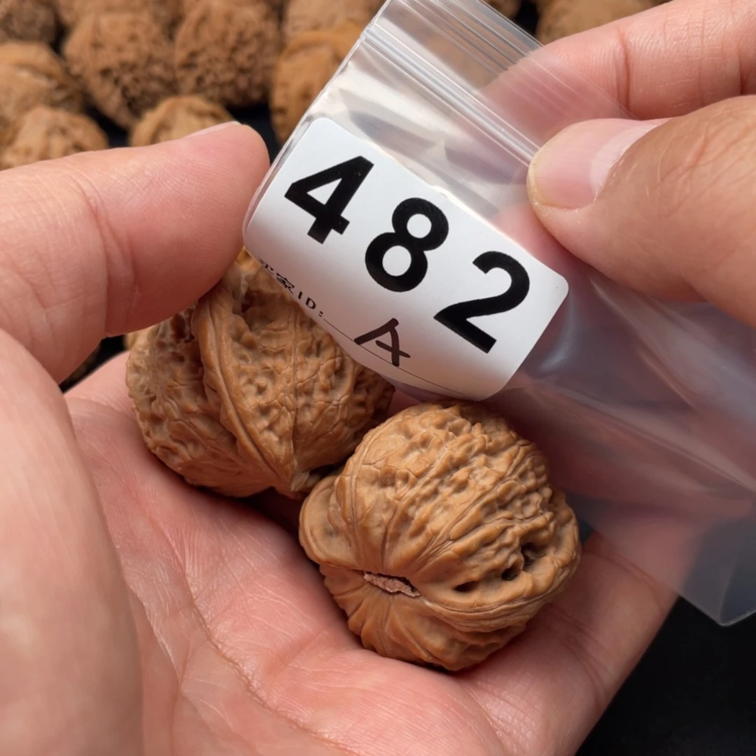 文玩核桃吊坠伏**存白狮子40