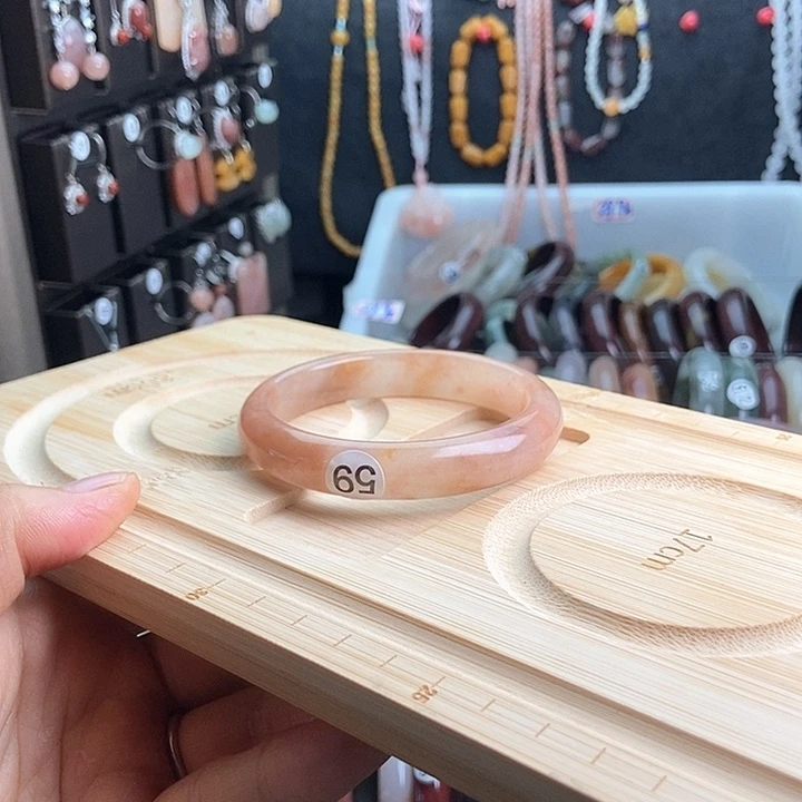 石英质玉手镯未镶嵌小*乐