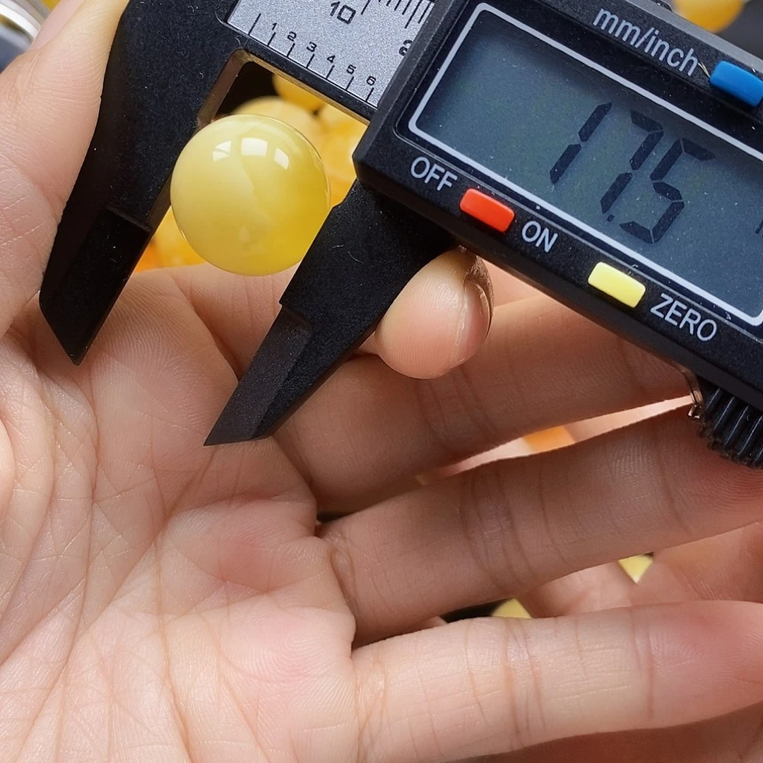 未镶嵌琥珀珠宝奇石