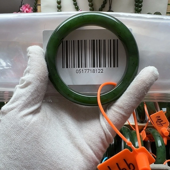 苗***代和田玉未镶嵌手镯