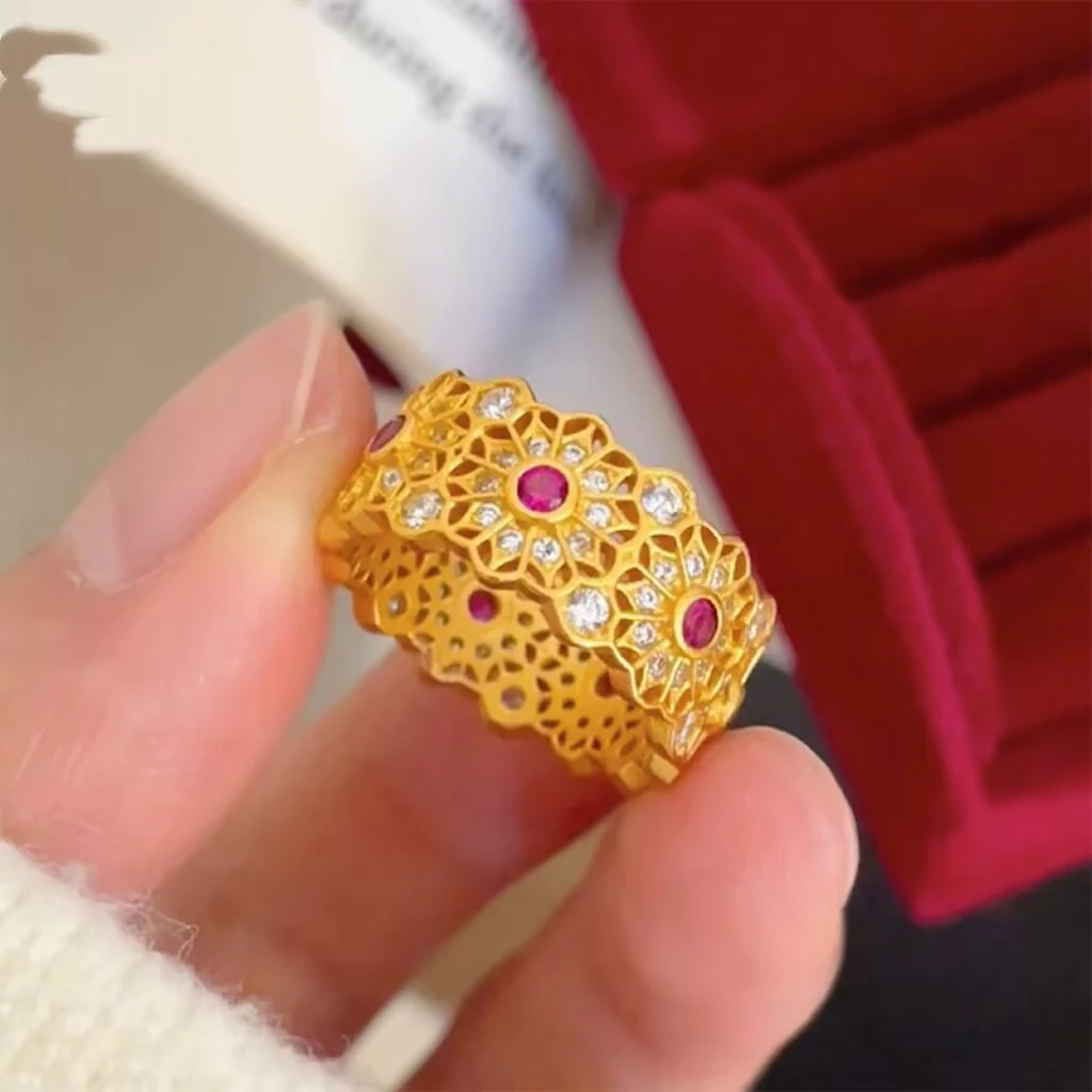 铜合金戒指 镂空花丝玫红钻玫瑰窗花戒指蕾丝花边闭口指环送女友