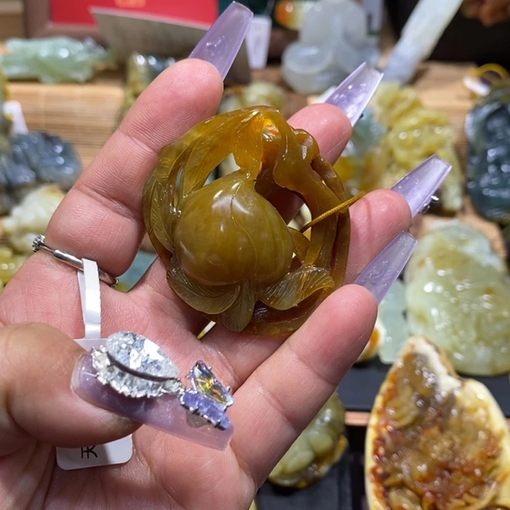 蛇纹石玉颈饰未镶嵌衣***装