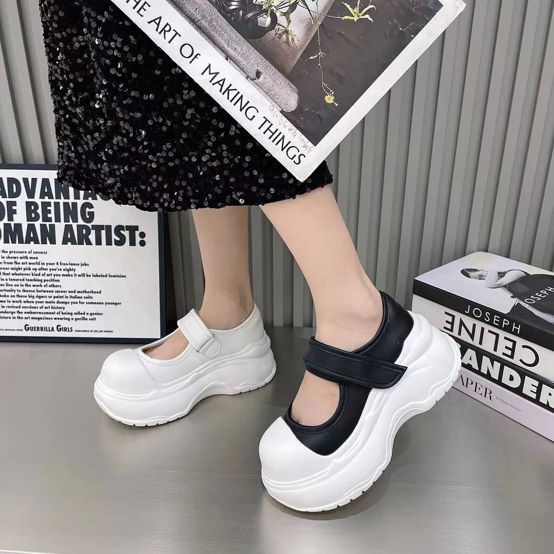 糖糖2025新款女鞋透气四季潮款时尚百搭休闲黑厚底英伦风2-26-18