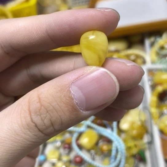 蜜蜡未镶嵌裸石吊坠