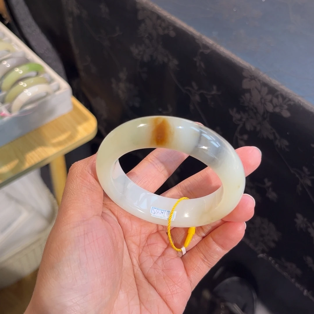 和田玉未镶嵌手镯  「楼兰四色」