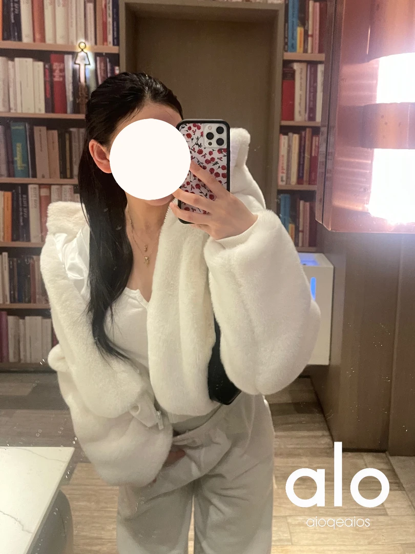 aioqeaios兔毛加绒加厚款厚款短外套上衣连帽女显瘦短款冬季