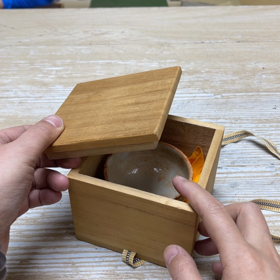 瓷片L***3密密麻麻地排列着一个