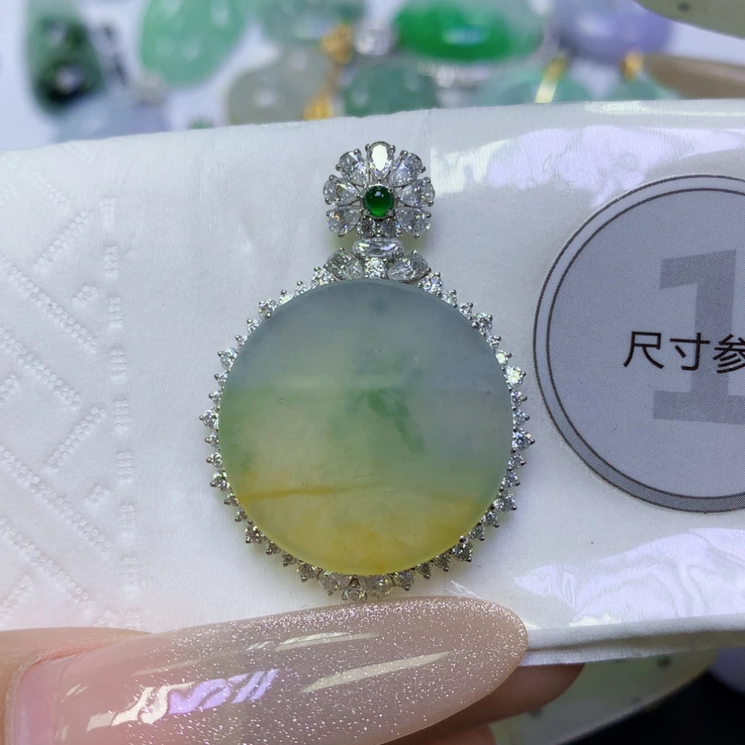 翡翠18K金镶嵌颈饰