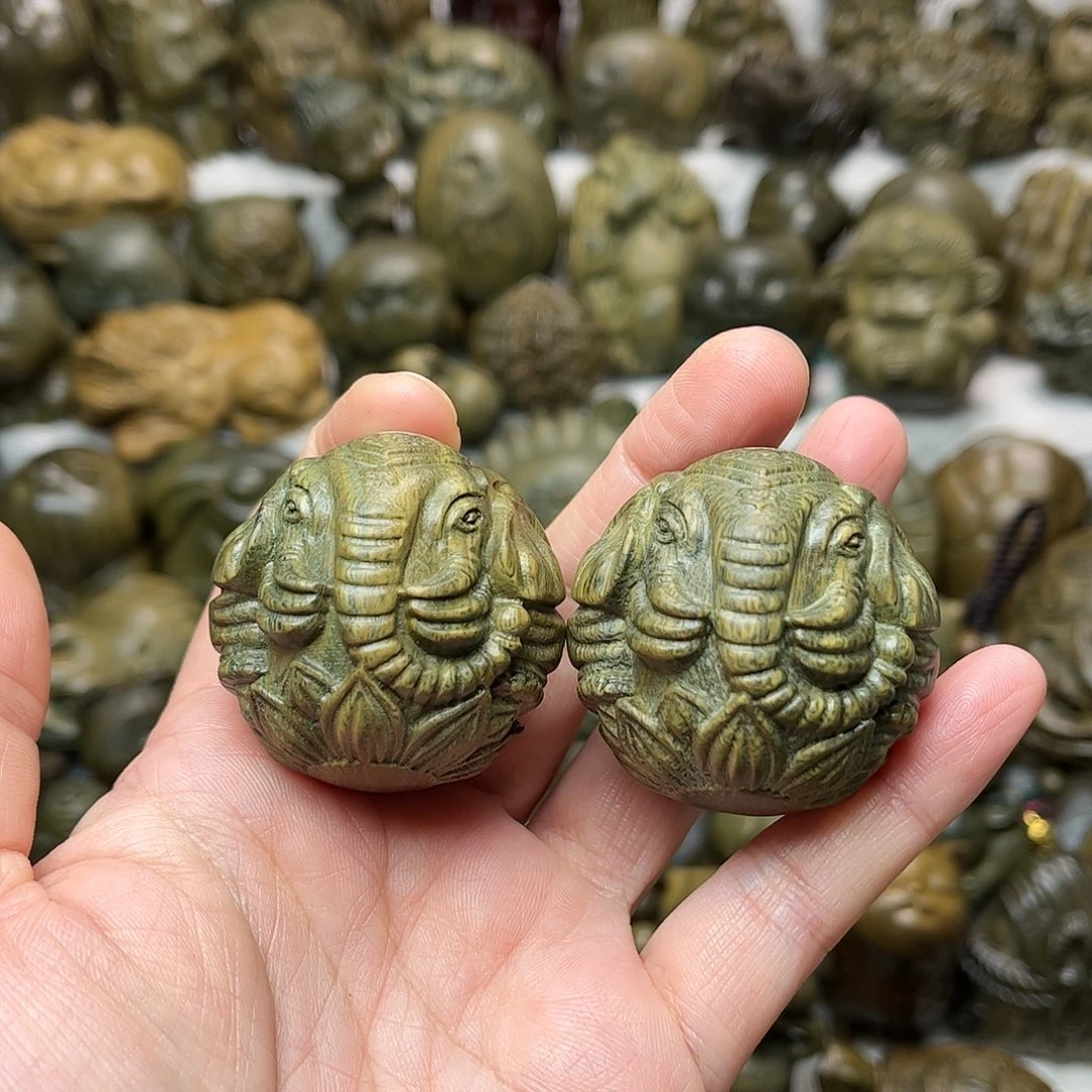 维腊木（绿檀）象神手球