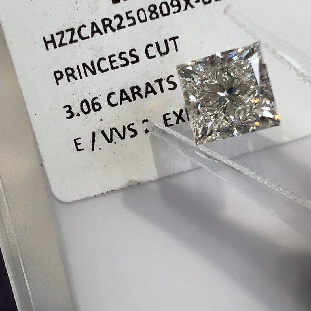 实验室培育钻石裸石3.06克拉公主方钻石