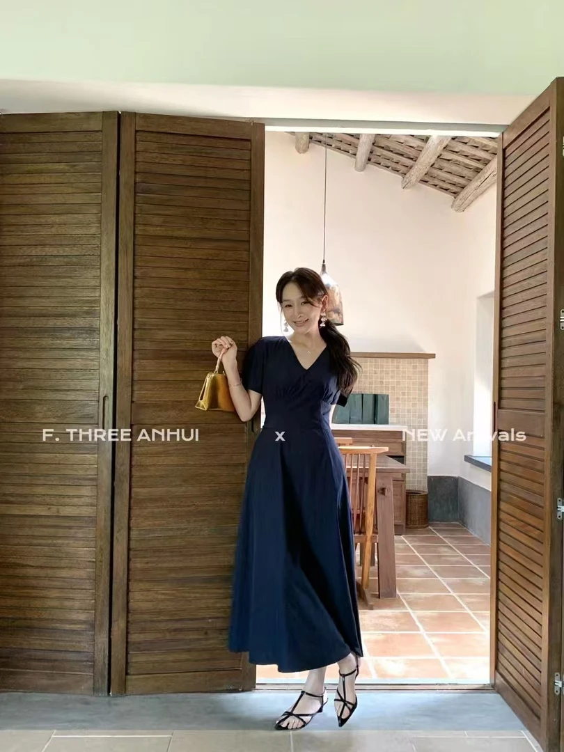 后松紧漏背连衣裙