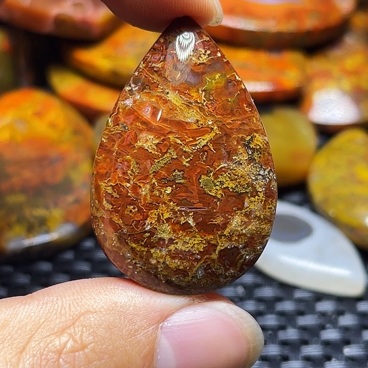 至***石玛瑙/玉髓未镶嵌颈饰