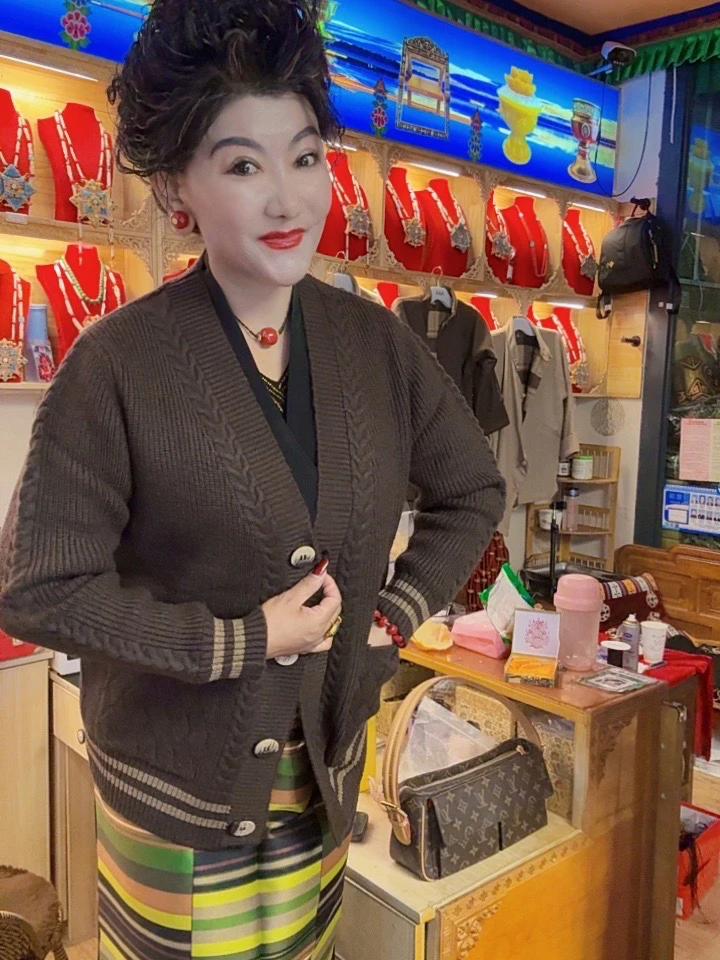 条纹咖色毛衣外套（拍一送水晶耳环）