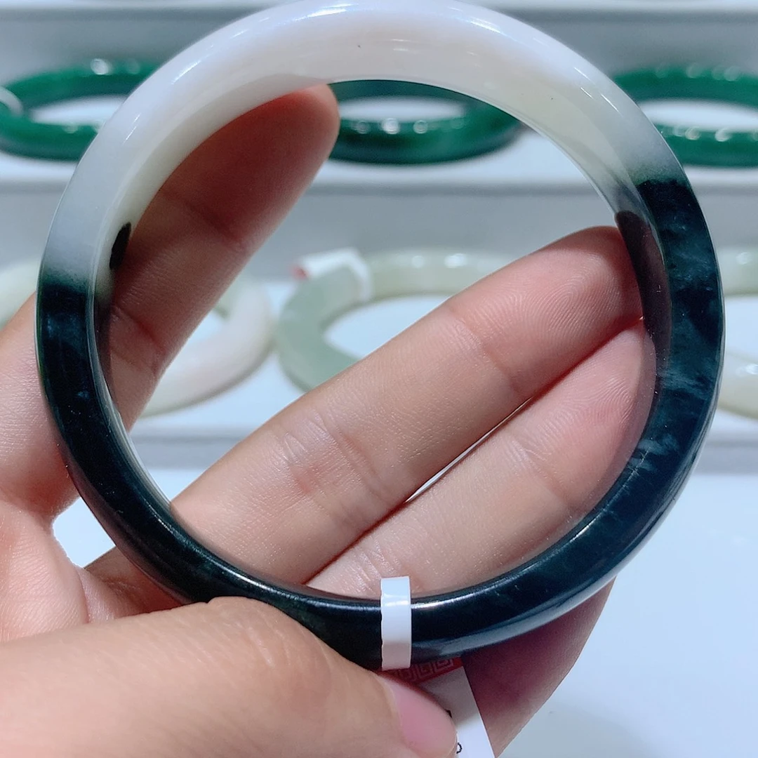 独山玉未镶嵌手镯