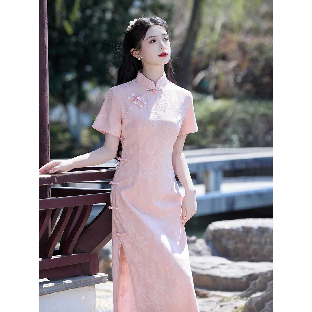 新中式订婚礼服裙粉色旗袍2025新款夏季改良年轻款日常可穿连衣裙