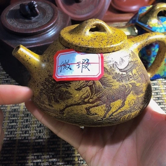 紫砂茶壶原矿泥料手工制作紫砂壶。