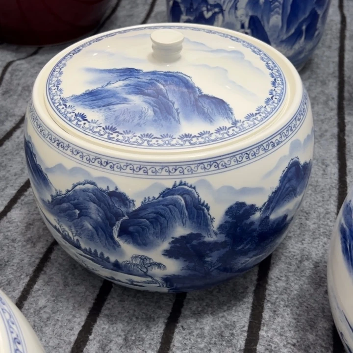 傅***茹纪念瓷器山水画聚宝盆带盖