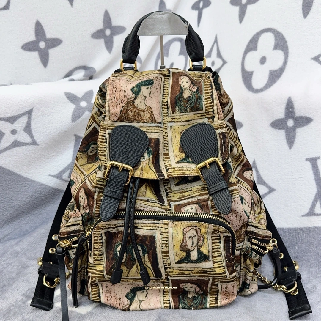 95新 BURBERRY/博柏利 巴宝莉涂鸦艺术家双肩包中号a9232
